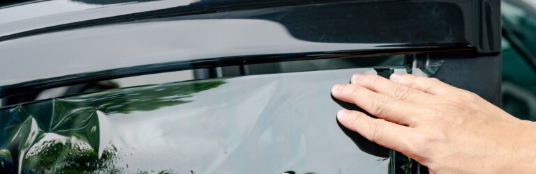 Przyciemnienie szyb  – jak zrobić, ile kosztuje, przepisy – 2025 