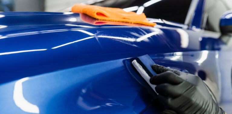 Jak woskować auto? Efekty i przygotowanie samochodu krok po kroku