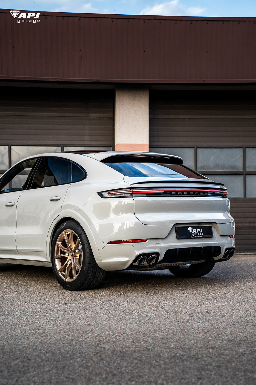 Zabezpieczenie lakieru samochodowego 2 Porsche oklejenie auta folia ppf tyl 1