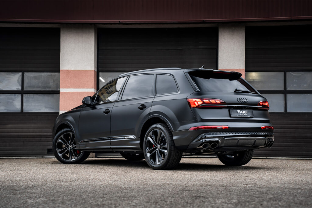 Galeria 13 Audi SQ7 zmiana koloru auta folią czarny mat