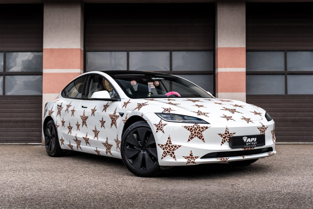 Galeria 4 Tesla oklejenie folią z nadrukiem