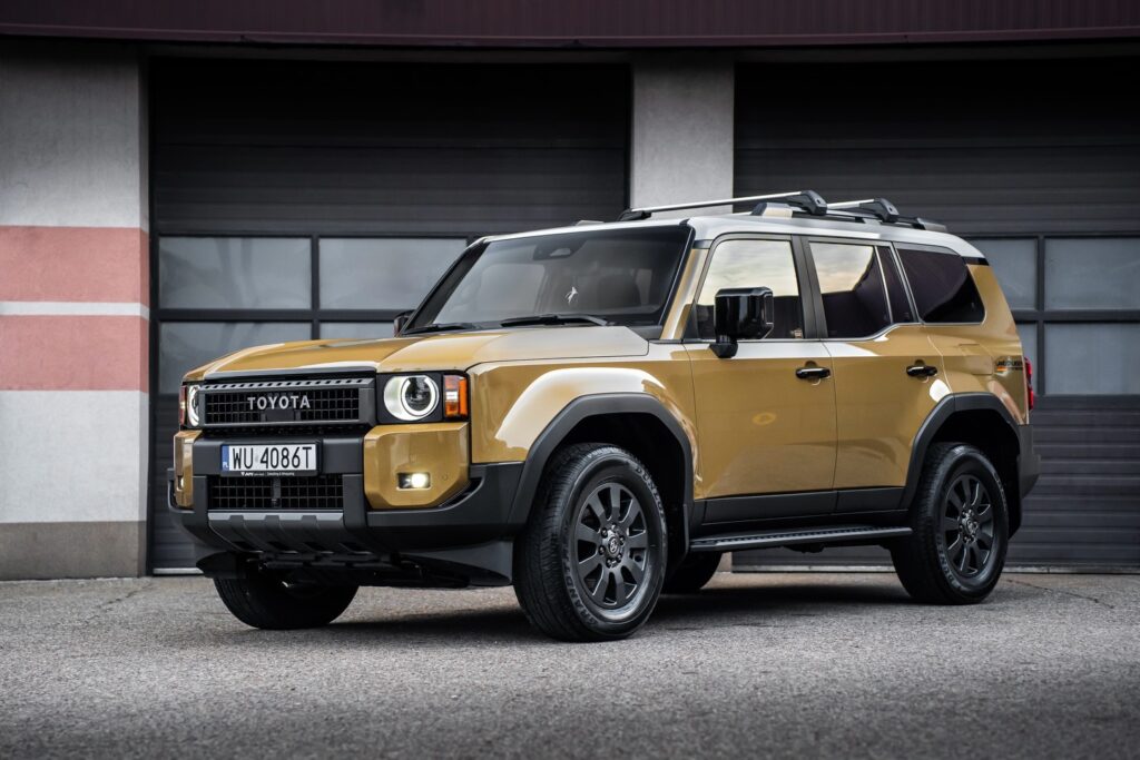 Galeria 1 Toyota Land Cruiser pełne oklejenie folią ppf