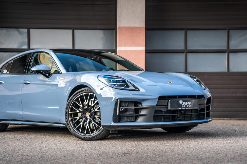 Porsche po zmianie koloru folią PPF na błękitny