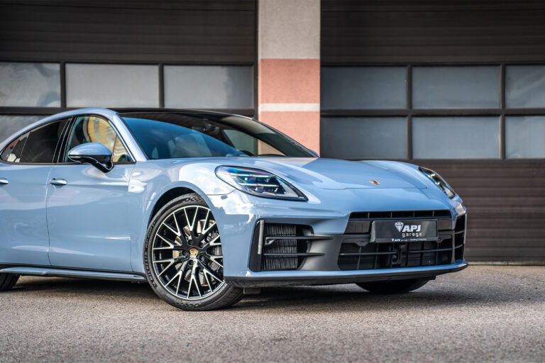 Porsche po zmianie koloru folią PPF na błękitny