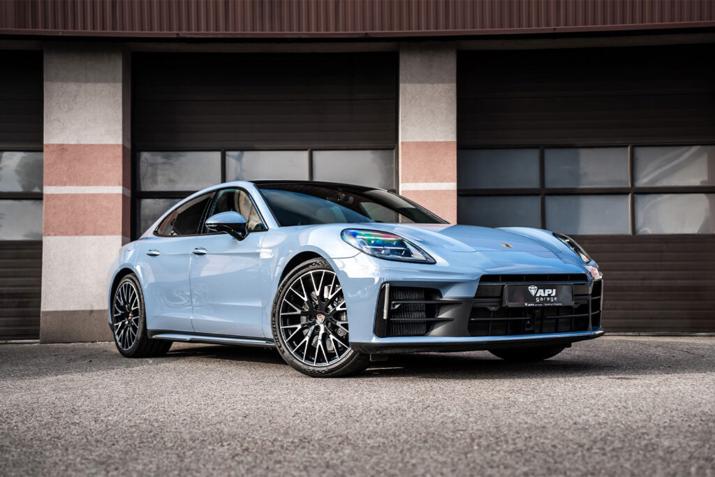 Porsche po zmianie koloru folią PPF na błękitny