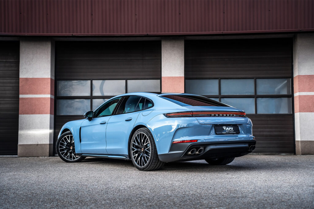 Porsche po zmianie koloru folią PPF na błękitny