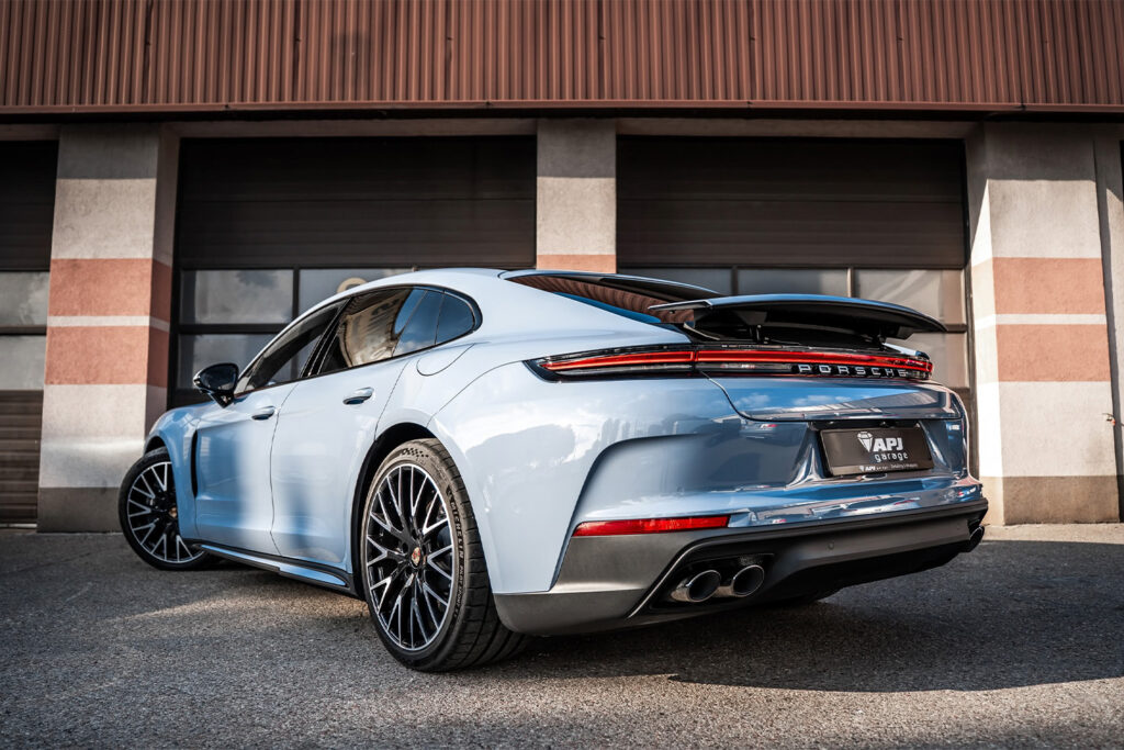 Porsche po zmianie koloru folią PPF na błękitny
