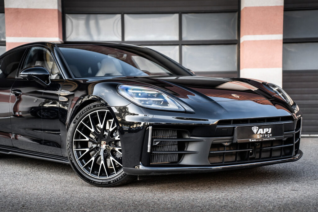 czarne Porsche przed zmianą koloru