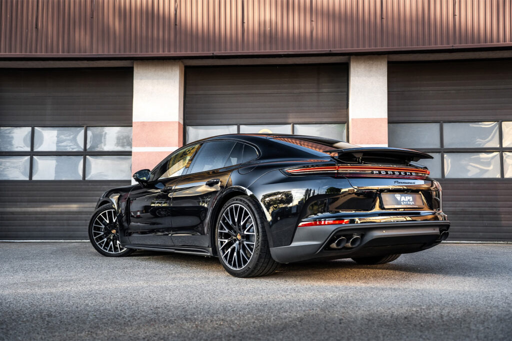 czarne Porsche przed zmianą koloru