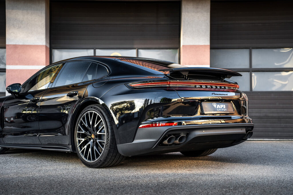 czarne Porsche przed zmianą koloru
