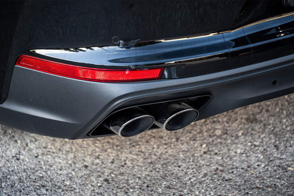 czarne Porsche przed zmianą koloru