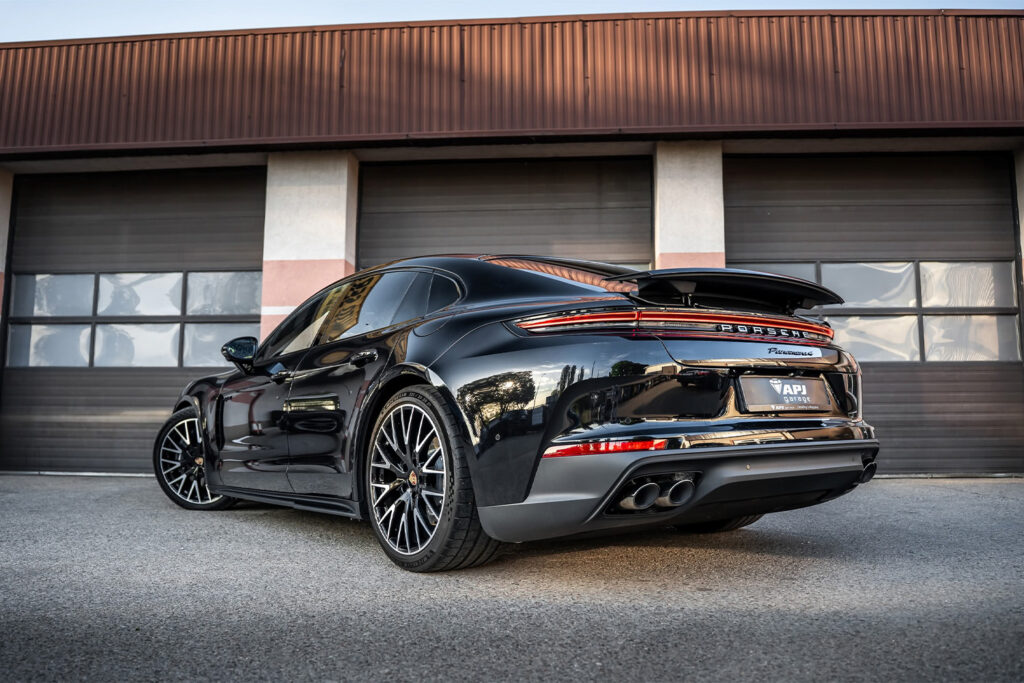 czarne Porsche przed zmianą koloru